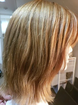 Peluca de cabello humano real Miri Sheitel para mujer 12 pulgadas rubio oscuro con reflejos Foto 1 de 4