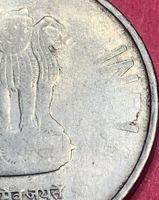 2014 India 2 Rupees Strike Through Grease Error Calcutta Mint (934) - Image 1 of 4