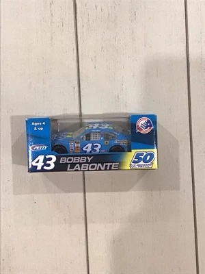 Raro, nuevo en caja, 2008 Bobby Labonte #43 Petty 50 aniversario: CUNA, 1/64 NASCAR Diecast  Foto 1 de 3