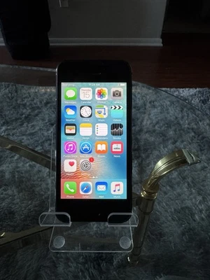 iPhone 5 Unlocked 32 GB - Image 1 of 3