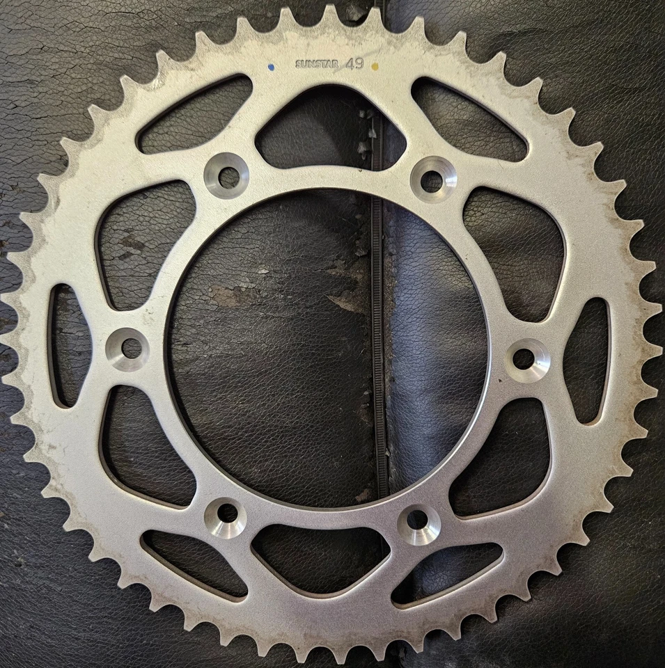 Piñón trasero Sunstar 49T 520 acero #2-355949 para Honda Foto 1 de 1