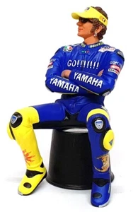 Minichamps 1/12 Scale 312 040046 - Valentino Rossi Figurine Sitting MotoGP 2004 - Picture 1 of 5