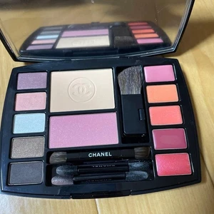 Paleta de maquillaje de viaje CHANEL - casi como nueva - Imagen 1 de 4