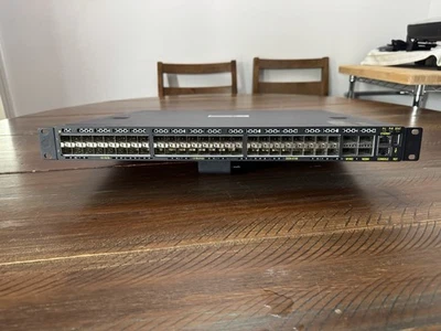 Redstone D2020, 48-Port 10GbE SFP+, 4-Port 40GbE QSFP+ Switch - Image 1 of 4
