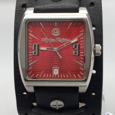 Reloj Troy Lee Designs Hombre 37mm Tono Plateado Esfera Roja Correa Cuero Batería Nueva Foto 1 de 4