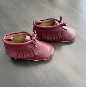 Old Navy Baby Girl Infant Fringe Moccasin Shoe Burgundy Color Size 6-12 Months