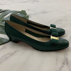 Salvatore Ferragamo Vintage Bow Trim Pumps Heels Size 7 A4 Narrow Green Leather