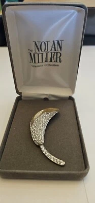 Broche prendedor NOLAN MILLER MARK ZUNINO cala lirio tono dorado estrás cristal Foto 1 de 4