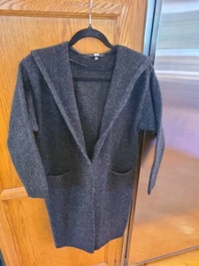 Uniqlo Strickjacke lang mit Kapuze und Fronttaschen grau Wolle Damen XS - Bild 1 von 5