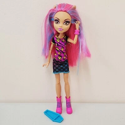 Monster High Creepateria Howleen Wolf Muñeca con Zapatos Top Falda Pulsera y Bandeja Foto 1 de 4