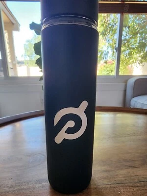Бутылка для воды Peloton черное стекло силикон резина захват логотип винт сверху 20 унций - Изображение 1 из 4
