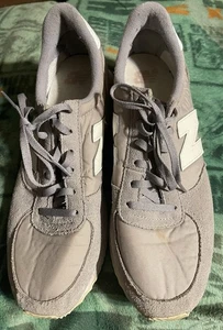 Women’s New Balance Grey & White Sneakers/Tennis Shoes Size 9 - Picture 1 of 9