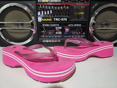 Sandálias plataforma TOMMY Hilfiger y2K tanga rosa e branca tamanho 8 💕 fofas vintage  - Imagem 1 de 4