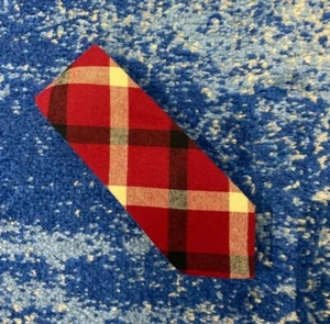 Gentleman Essentials rot schwarz creme schräg kariert Flanell schmale schmale Krawatte - Bild 1 von 4
