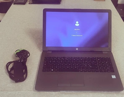 HP 250 G6 15,6" Intel Core i3 - 8GB RAM -  256GB SSD Laptop - Windows 11 - Immagine 1 di 4