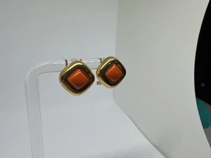 Estate Vintage Stunning 18k Yellow Gold Glossy Orange Coral Pierced Earrings - Picture 1 of 12
