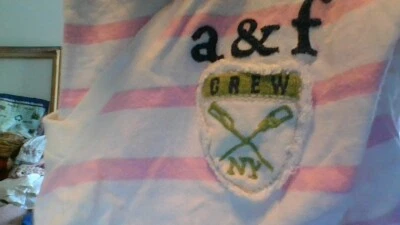 Camiseta Abercrombie Niños Talla S Cuello en V Rosa Rayas Corta Slv Verde Parche Crew Foto 1 de 4