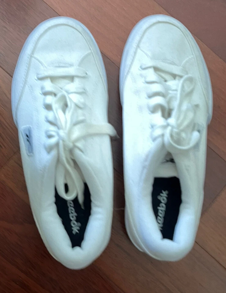VINTAGE Reebok Women's 8 Classic Sneaker White Low Top Foto 1 de 4