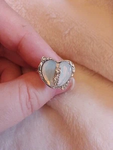 Beautiful Silver Coloured Metal Ring With Two Halves Of A Heart Of Plastic... - Picture 1 of 4