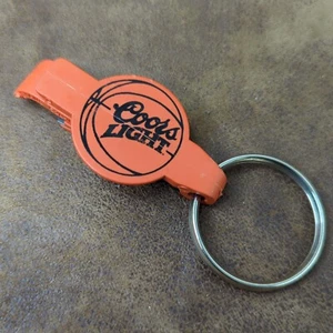 Vintage Coors Light Beer Brewery Bottle Opener Basketball Keychain Key Ring - Bild 1 von 2