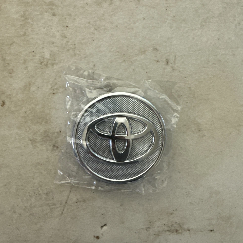 正品丰田车轮中心盖银色镀铬 Yaris Corolla Prius OE 42603-52110 — 第 1/2 张图片