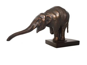 Estatua asiática de mendicidad de elefante con tronco extendido de Bugatti 10L - Imagen 1 de 3