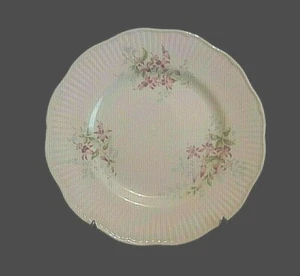 VINTAGE QUEEN'S MADE IN ENGLAND 8" SAUCER OR DESERT PLATE FINE BONE CHINA - Picture 1 of 3