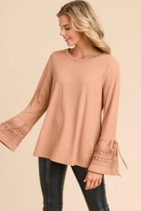 Micah Ribbed Ruffle Sleeve Sweater - Bild 1 von 4