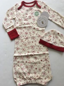 Burts Bees Baby Boy Girl Organic Gown Hat Size 0-6 Months Red Ivory Snowflakes - Picture 1 of 3