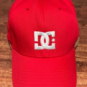 Cappello DC Shoes Rosso Flex Fit - Foto 1 di 6