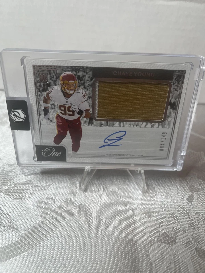 Chase Young 2020 Panini One/249 con estuche autografiado con hisopo de camiseta Foto 1 de 2
