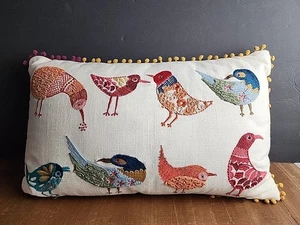 Pier 1 bestickt Vogel Dekokissen Reißverschluss 29”x12” creme & lebendige Vögel Bommel - Bild 1 von 21