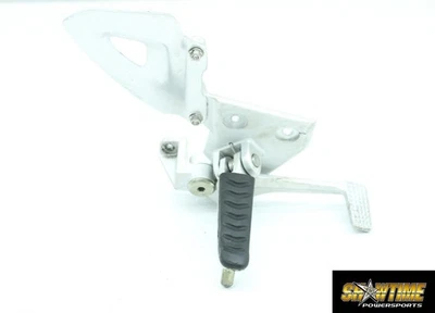 07-12 TRIUMPH TIGER 1050 REPOSAPIÉS DELANTERO DERECHO PEDAL FRENO PASO Foto 1 de 4