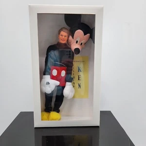 Muñeca Ken de colección 2003 exclusiva de la Convención Barbie miembro del elenco de Disney - Imagen 1 de 7