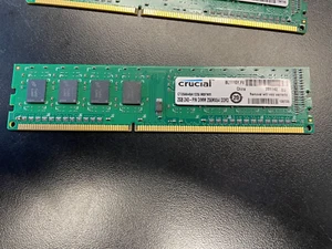 Crucial CT25664BA1339.M8FMR 2GB PC3-10600 DDR3-1333MHz Desktop Memory - Picture 1 of 2