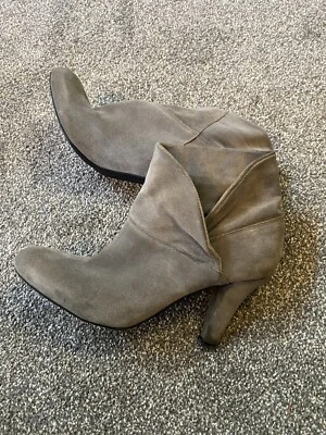Botín Enzo Angiolini Earachey 7.5M Gris Gamuza Puños 3.5" Tacón Alto Para Mujer’s Foto 1 de 4