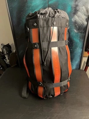 Mochila de Lona Boblbee XL Roja y Negra Bolso Mensajero Cordón Superior Carcasa Dura Foto 1 de 4