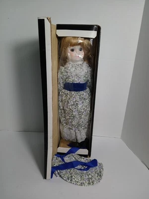 Muñeca de porcelana vintage 1983 Albert E. Price 18" vestido azul n.º 2121 nuevo en caja JNY Foto 1 de 4