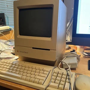 Vintage Macintosh Classic II Apple Computer M4150 For Parts Or Repair 1991 - Photo 1/8