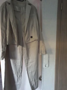 Damen Anzug, beige gestreift, Hose gerades Bein, Gr. XL fällt kleiner aus - Bild 1 von 7
