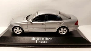 Mercedes Benz E-Class W211 Silver Bril. 1:43 Dealer Mod Minichamps - Picture 1 of 7