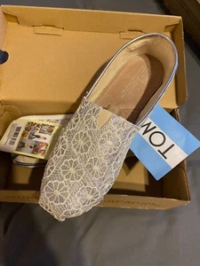 New Toms classic silver crochet glitter Flat Loafers shoes Size youth 5.5 - Picture 1 of 4