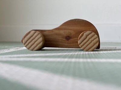 COCHE DE JUGUETE DE MADERA Foto 1 de 2