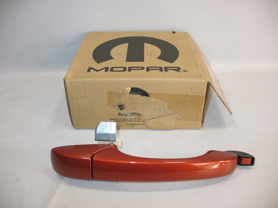 Новая оригинальная ручка внешней двери для правой стороны пассажира калибра Dodge 2008-2010 годов выпуска  - Изображение 1 из 2