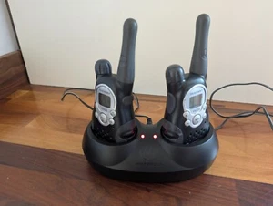Motorola t5522 talkabout two way walkie talkies and charger unit - Zdjęcie 1 z 4