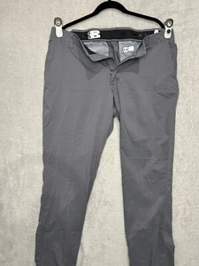 Pantalón de golf Notre Dame de fútbol irlandés Under Armour lateral usado 38x34 gris - Imagen 1 de 5