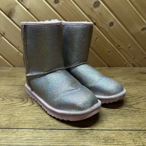 UGG Classic II Metallic Rainbow Glitter Pink Short Boots 1130784K | Kid’s 6 $110 - Bild 1 von 10