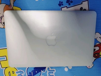 MacBook Air 11 Zoll / i5 / 8GB RAM / 256GB SSD / Silber / 2013 / Top Zustand - Bild 1 von 4