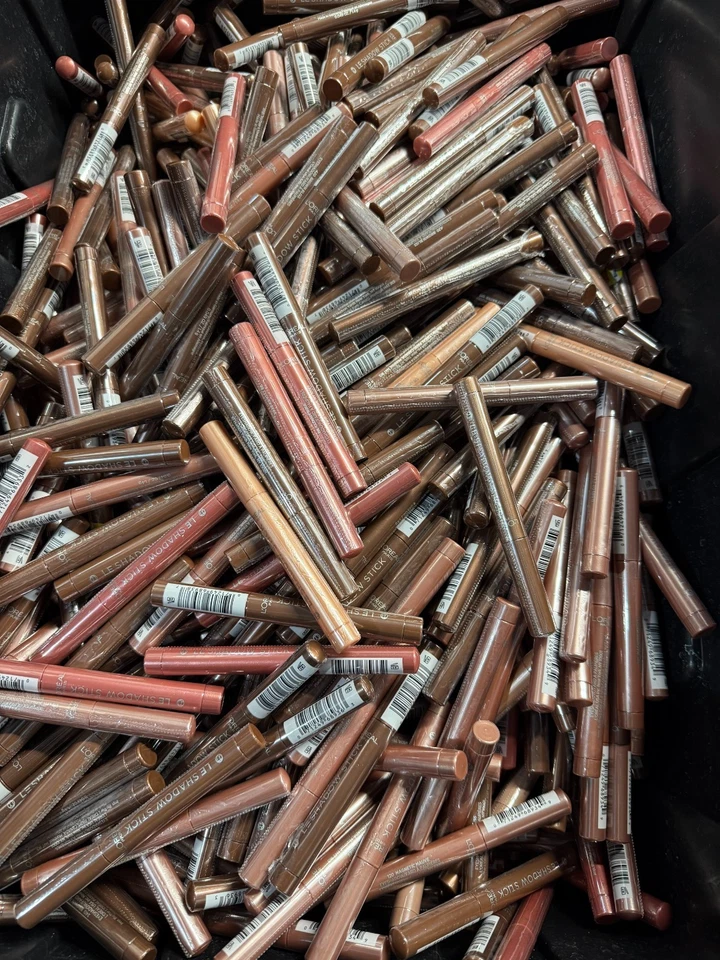 L'Oreal Paris Le Shadow Stick Cream Eyeshadow-50pc Wholesale Lot - Image 1 of 1