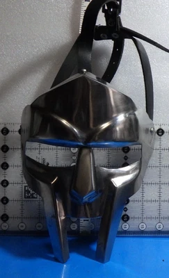 Máscara Halloween recreación mano medieval MF Doom Gladiator 300 correas de cuero Foto 1 de 4
